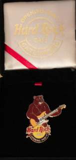   Cafe GATLINBURG 1999 Grand Opening Party PIN Bear in Box LE500 #2578