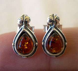 Earring Style Number 743 a5 (0.58x0.34x0.17 inches)
