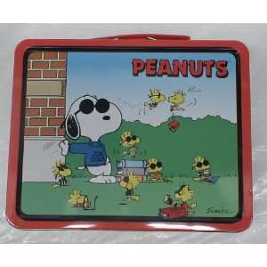   Peanuts Snoopy Mid Sized Metal Lunch Box (No Thermos) 
