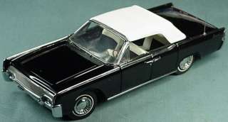   1961 LINCOLN CONTINENTAL CONVERTIBLE 1/24 PRESIDENTIAL BLACK  