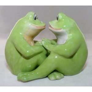  SALT and PEPPER Shakers Light Green FROGS Stare into each 