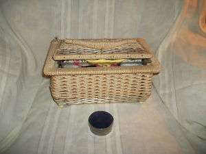 Vintage Dritz wicker sewing case box w/extras  