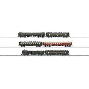    Trix D119 Express Train N Scale Passenger Car Set Toys & Games