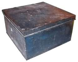 EARLY TIN PAINTED BISCUIT STORE BOX W/HINGED LID  
