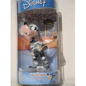  2003 Disney Goofy Los Angeles Kings NHL Bobblehead Sports 