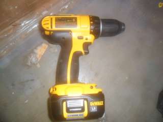 18 VOLT CORDLESS DRILL BATTERY AND CHARGER WITH CASE  