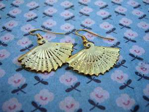 FUNKY VINTAGE GOLD FAN EARRINGS CUTE RETRO KITSCH  