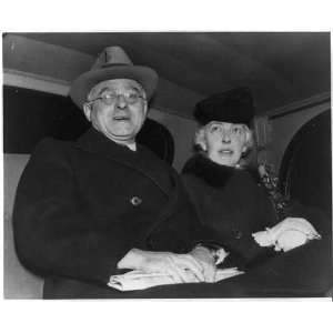  Felix Frankfurter,1882 1965,with wife,arriving in 