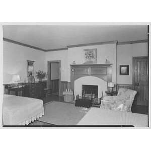 Photo Paul Mellon, residence in Upperville, Virginia. Large guest room 