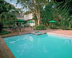 on site amenities pool handicapped accessible elevator laundry 