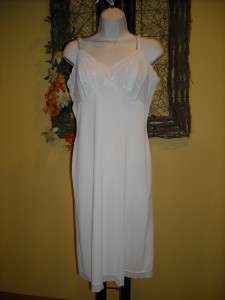 Vintage sheer ivory very soft embroidered full slip 36/38 metal 